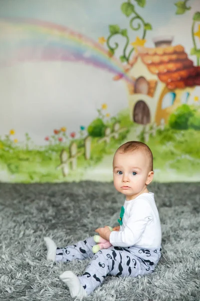 Primeiro Aniversário Menino Bonito Tema Dia São Patrício Casa Fadas — Fotografia de Stock