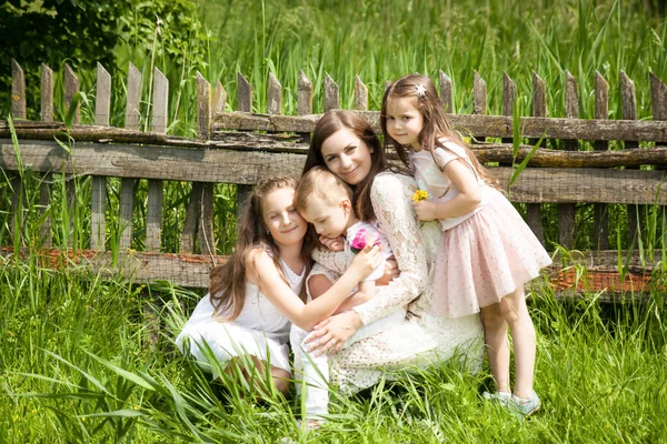 Beautiful Young Woman Kids Old Wooden Fence — Stock Photo, Image