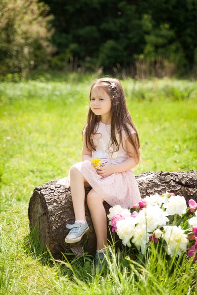 Beautiful Small Girl Big Old Log Summer Garden — Stock Photo, Image