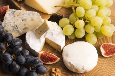 Meyve ve üzümlü peynir çeşitleri