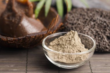 Ev yapımı vücut şeker, zeytinyağı ve yüz maskesi ile peeling