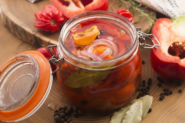 Yağ kırmızı biber marine edilmiş ev yapımı