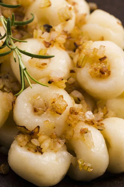 Macarrão de silésia com cebola — Fotografia de Stock