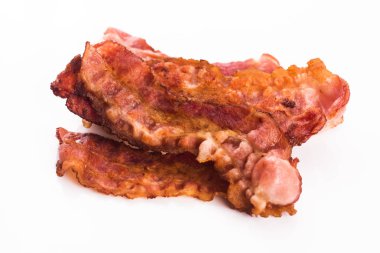 Pişmiş füme domuz pastırması şeritler