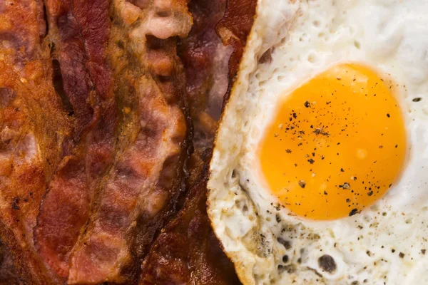 Fried Egg And Bacon Rashers — Stock Photo, Image