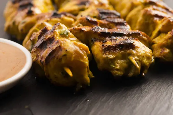 Вкусная азиатская кухонная курица сатай — стоковое фото