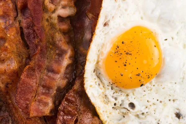 Fried Egg And Bacon Rashers — Stock Photo, Image