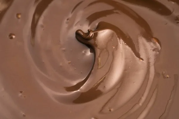 Ciemnym tle czekolady. Zobacz makra — Zdjęcie stockowe