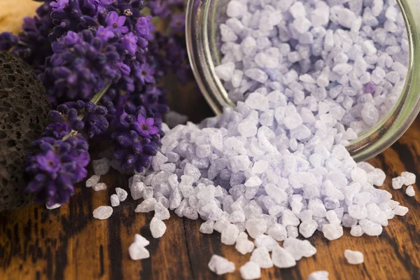 Lavender bath salt and some fresh lavender — Stock Photo, Image