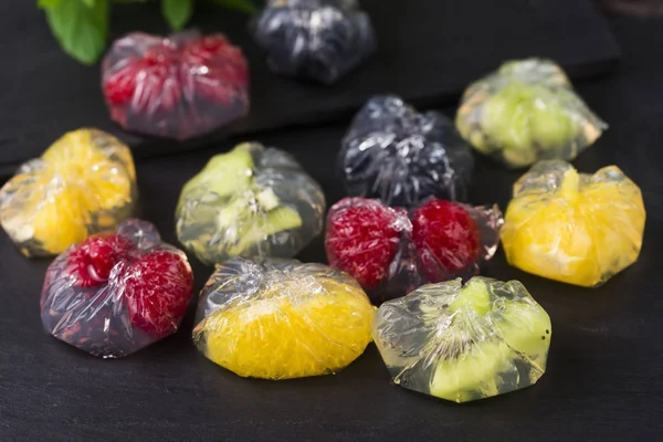 Sobremesa de gelatina com frutas — Fotografia de Stock