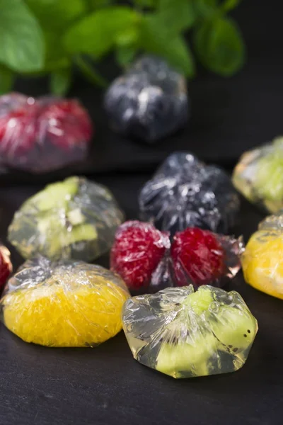 Sobremesa de gelatina com frutas — Fotografia de Stock