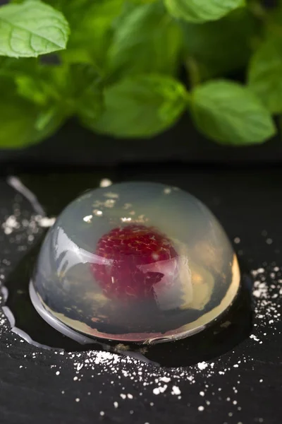 Sobremesa de gelatina com frutas — Fotografia de Stock