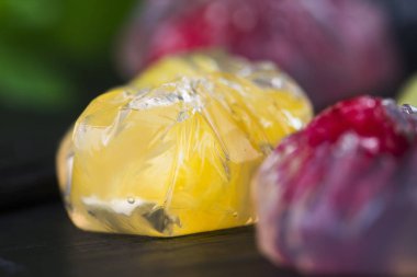 Jöleli tatlı meyve ile