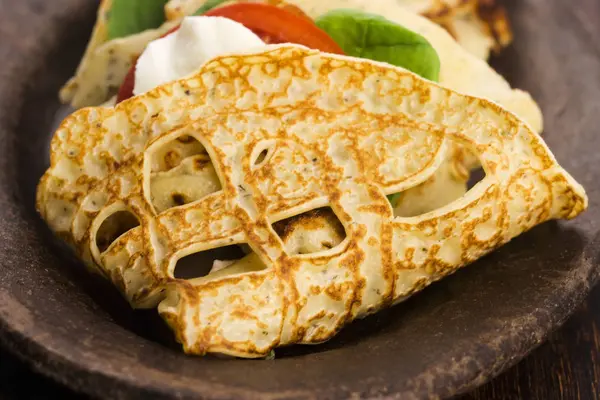 Pannkakor Sutffed Med Skinka Ost Tomater Och Spenat — Stockfoto