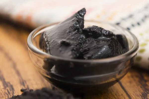 Pasta de sésamo negro con semillas — Foto de Stock