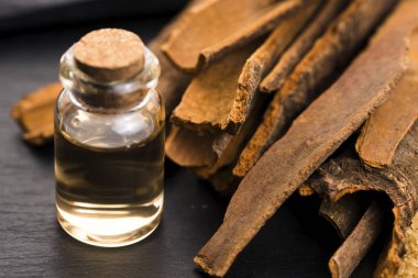 Şeker ile tarçın esans