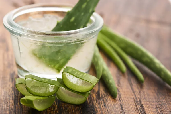 Aloe Vera Jus Dengan Daun Segar — Stok Foto