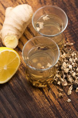 Sarı başlıklı çay fincanı. 