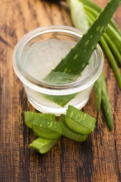 Succo Aloe Vera Con Foglie Fresche — Foto Stock