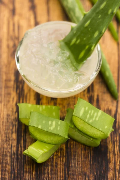 Succo Aloe Vera Con Foglie Fresche — Foto Stock