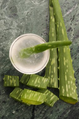 Taze yapraklı aloe vera suyu 