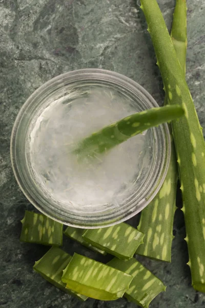 Taze Yapraklı Aloe Vera Suyu — Stok fotoğraf