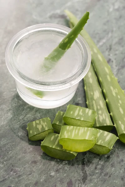 Succo Aloe Vera Con Foglie Fresche — Foto Stock