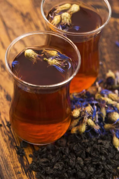 Çiçekli Çay Cam Bardak — Stok fotoğraf