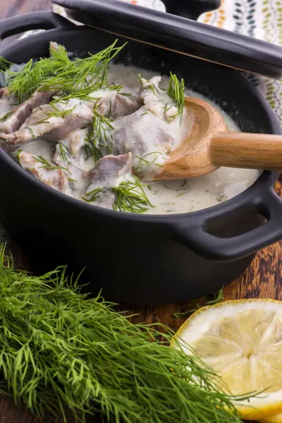 Türkische traditionelle Kuttelsuppe; Iskembe Corbasi und Innereien-Suppe — Stockfoto