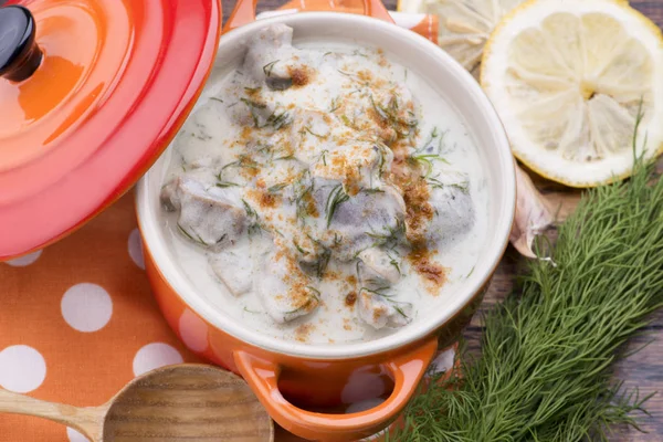 Türkische traditionelle Kuttelsuppe; Iskembe Corbasi und Innereien-Suppe — Stockfoto