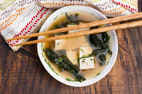 Misosuppe, japanisches Essen in der Tasse — Stockfoto