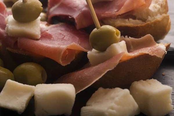 Spanisches Essen Tapas. Kochen, gehackt — Stockfoto