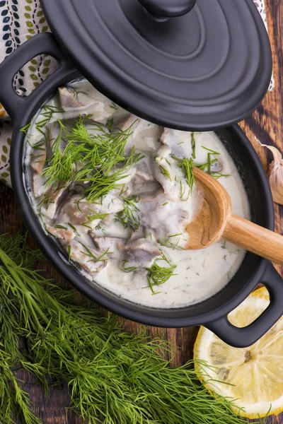 Türkische traditionelle Kuttelsuppe; Iskembe Corbasi und Innereien-Suppe — Stockfoto