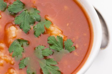 rice maydanoz ile süslenmiş ile domates çorbası