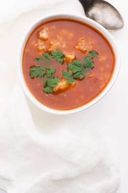 rice maydanoz ile süslenmiş ile domates çorbası
