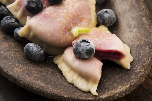 Borůvkové knedlíky, pierogi — Stock fotografie