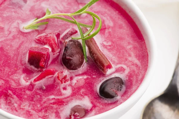 Zuppa europea di barbabietole chiamata borscht con prezzemolo — Foto Stock