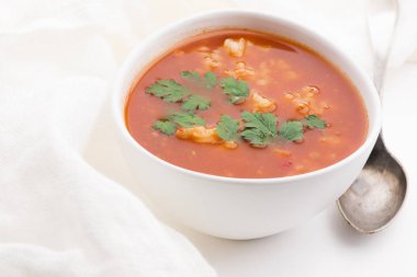 rice maydanoz ile süslenmiş ile domates çorbası
