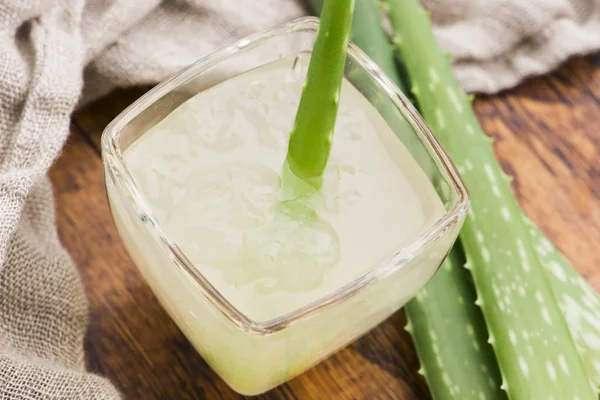 Glassware with fresh aloe vera juice and leaves — Stock Photo, Image