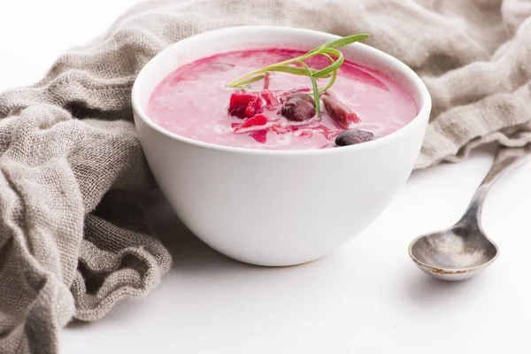 Sopa europea de remolacha llamada borscht con perejil Fotos de stock