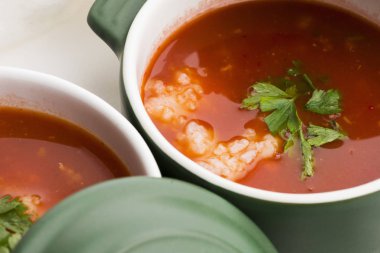 rice maydanoz ile süslenmiş ile domates çorbası