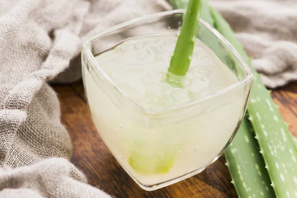 Glassware with fresh aloe vera juice and leaves — Stock Photo, Image