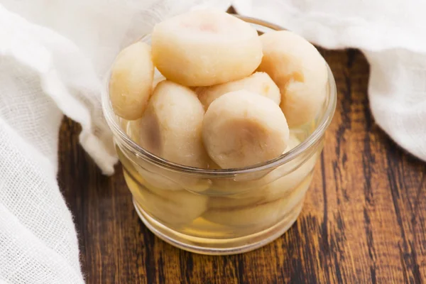 Châtaignes d'eau pelées, ingrédients savoureux pour un repas chinois — Photo