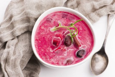 Maydanozlu pancar kökü Avrupa çorbası.