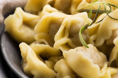 eti köfte - Rusya mantı plaka haşlanmış.