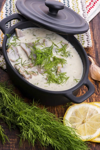 土耳其传统的三文汤；iskembe corbasi和offal汤 — 图库照片