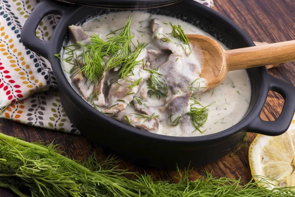 Türkische traditionelle Kuttelsuppe; Iskembe Corbasi und Innereien-Suppe — Stockfoto