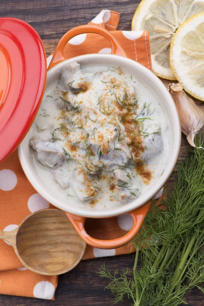 Türkische traditionelle Kuttelsuppe; Iskembe Corbasi und Innereien-Suppe — Stockfoto