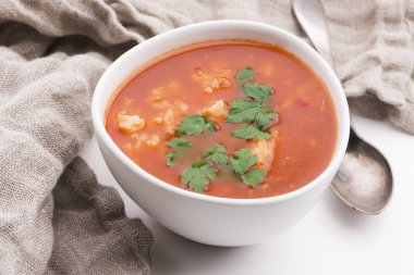 rice maydanoz ile süslenmiş ile domates çorbası