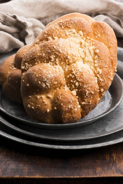 İki somun tatlı Challah Ekmeği — Stok fotoğraf